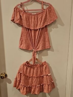 Eyeshadow Girls Pink Coral Off the shoulder top w/ textured layered skirt Sz 7